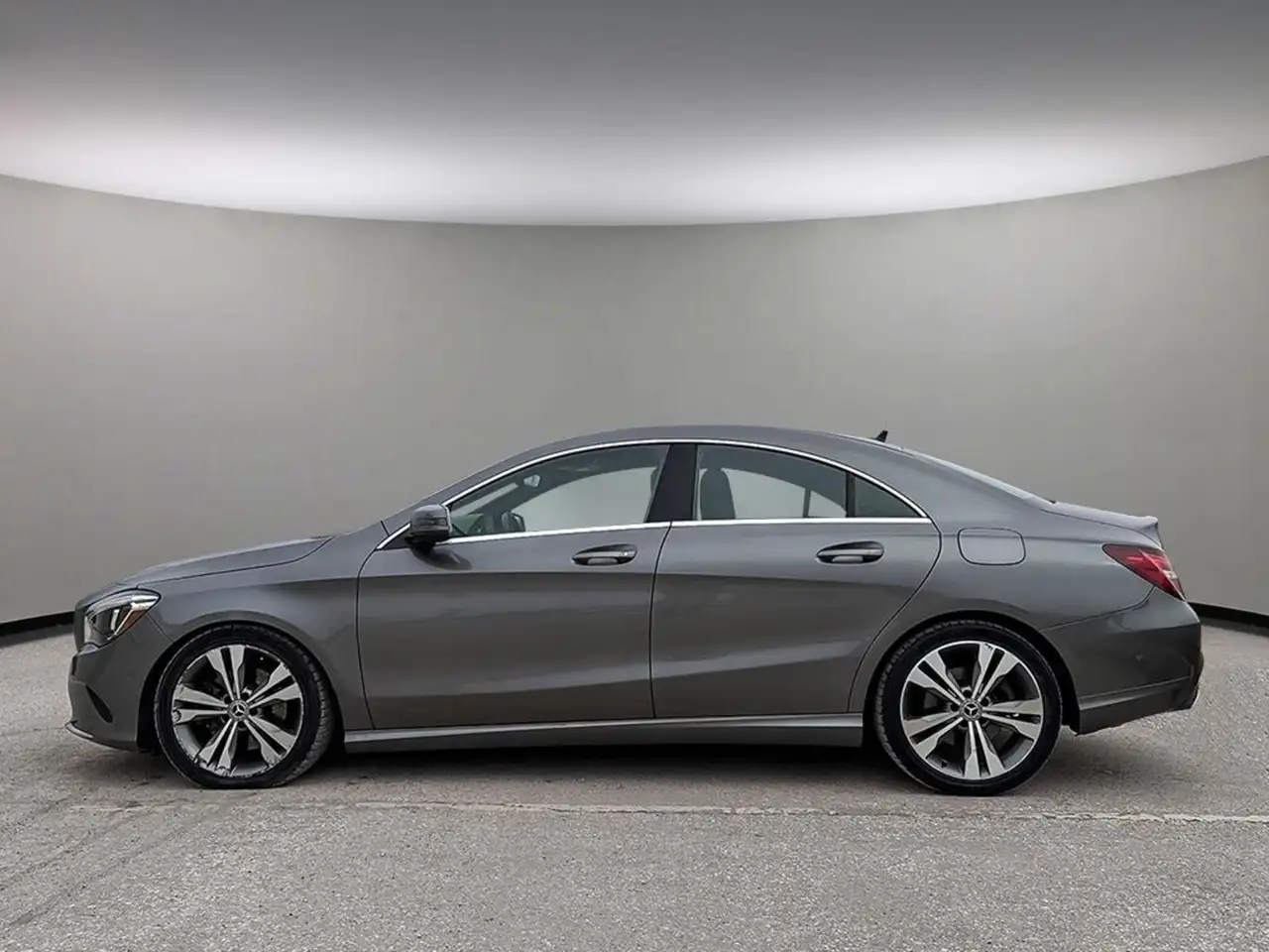 Mercedes-Benz CLA снимка Mercedes-Benz CLA