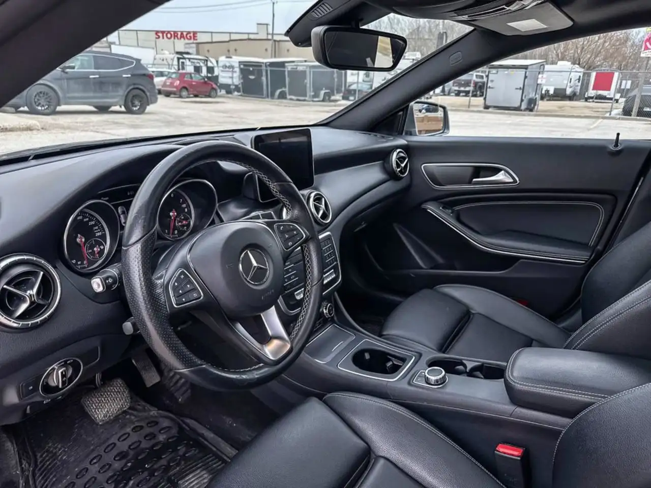 Mercedes-Benz CLA снимка Mercedes-Benz CLA