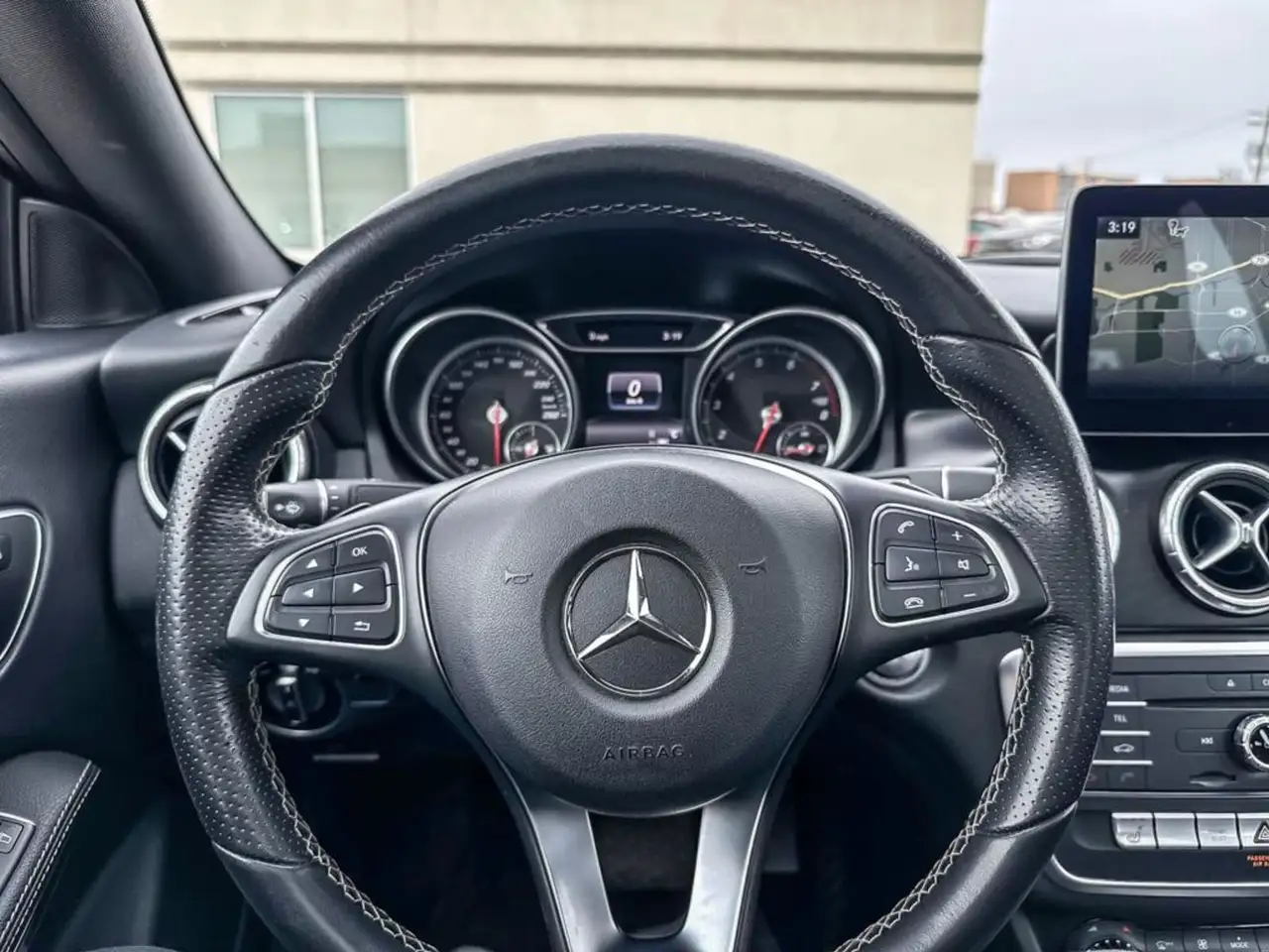 Mercedes-Benz CLA снимка Mercedes-Benz CLA