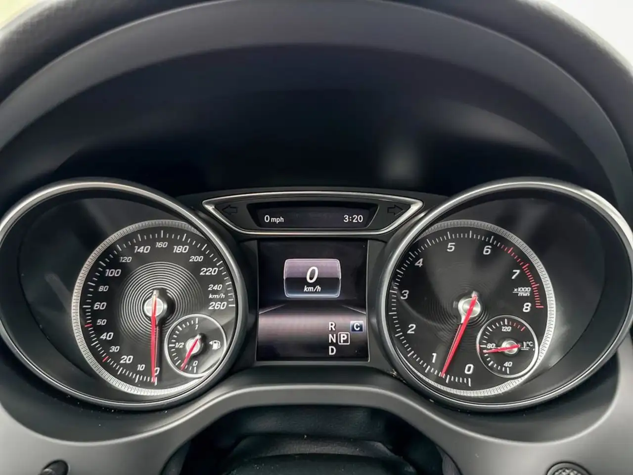 Mercedes-Benz CLA снимка Mercedes-Benz CLA