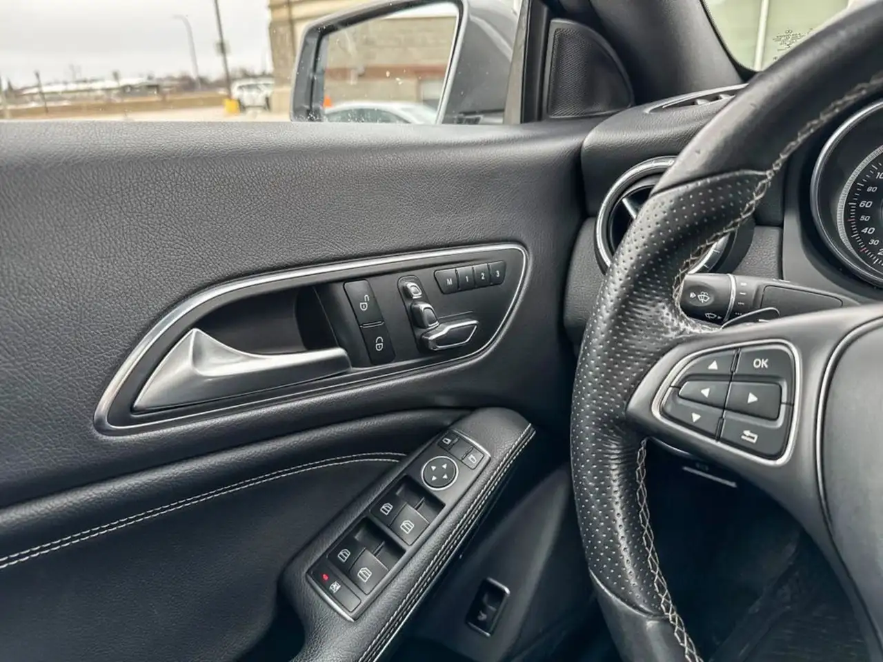 Mercedes-Benz CLA снимка Mercedes-Benz CLA