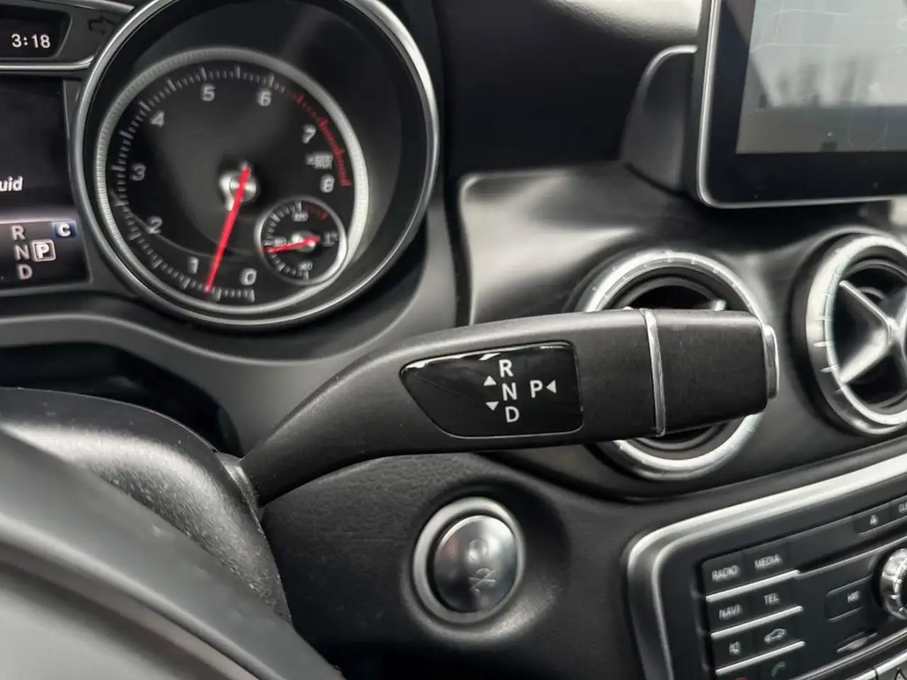 Mercedes-Benz CLA снимка Mercedes-Benz CLA