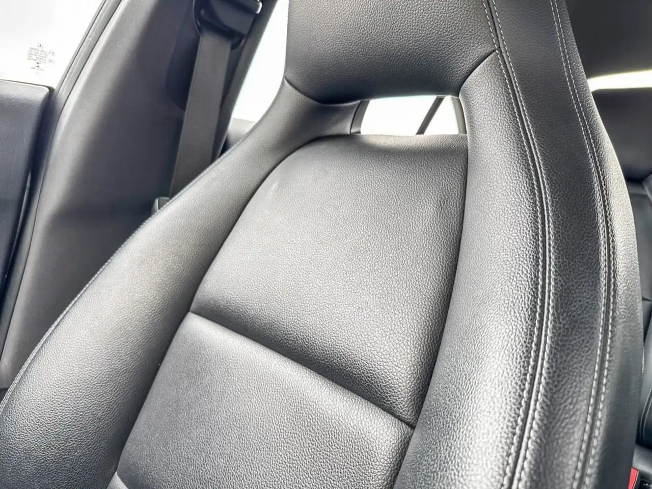 Mercedes-Benz CLA снимка Mercedes-Benz CLA