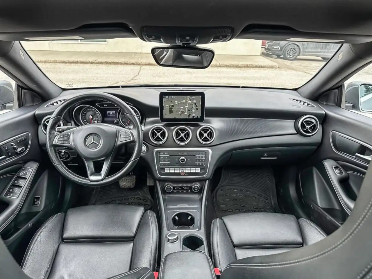 Mercedes-Benz CLA снимка Mercedes-Benz CLA
