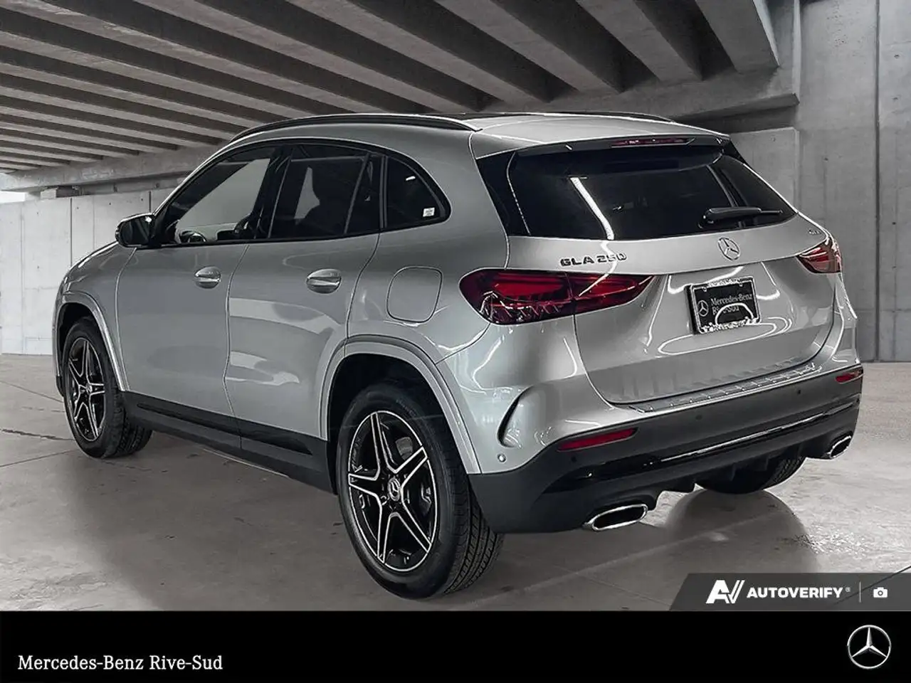 Mercedes-Benz GLA снимка Mercedes-Benz GLA