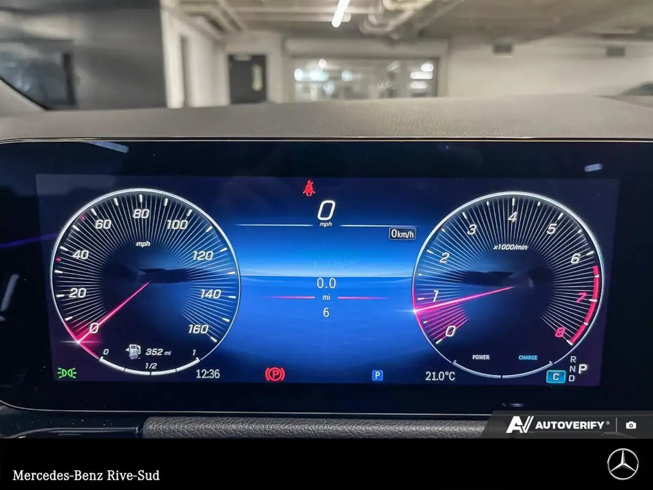 Mercedes-Benz GLA снимка Mercedes-Benz GLA