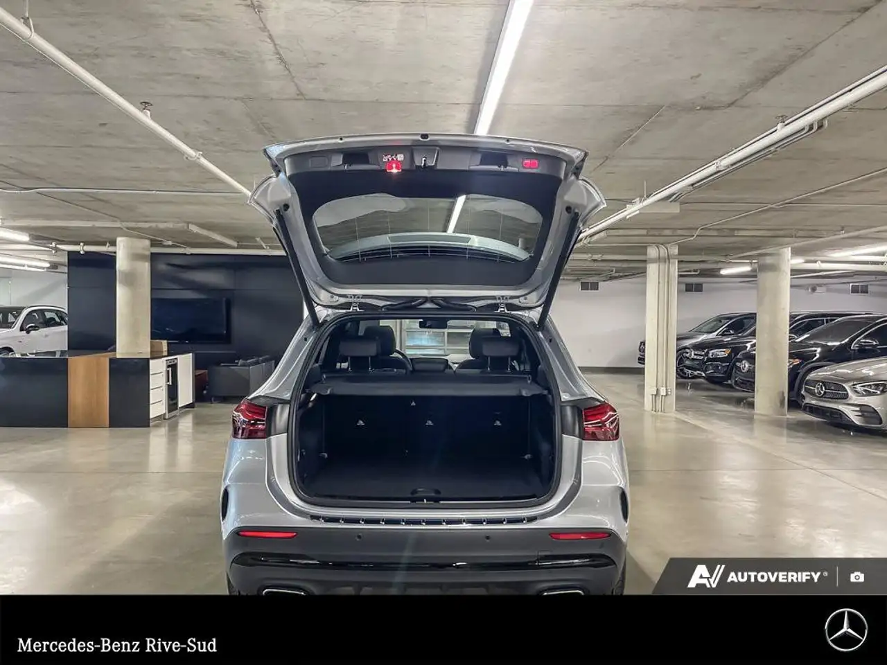 Mercedes-Benz GLA снимка Mercedes-Benz GLA