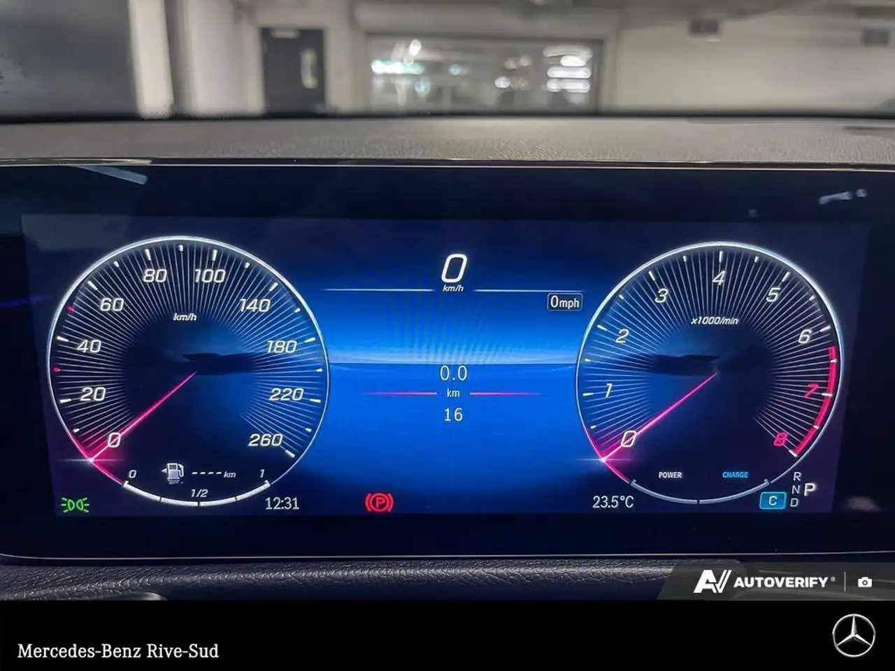 Mercedes-Benz GLB снимка Mercedes-Benz GLB