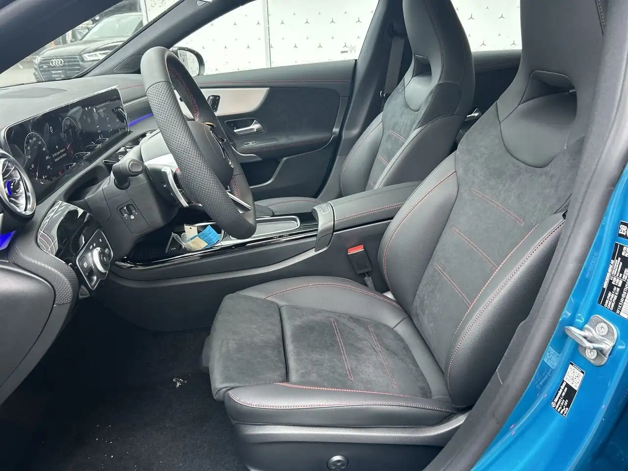 Mercedes-Benz CLA снимка Mercedes-Benz CLA