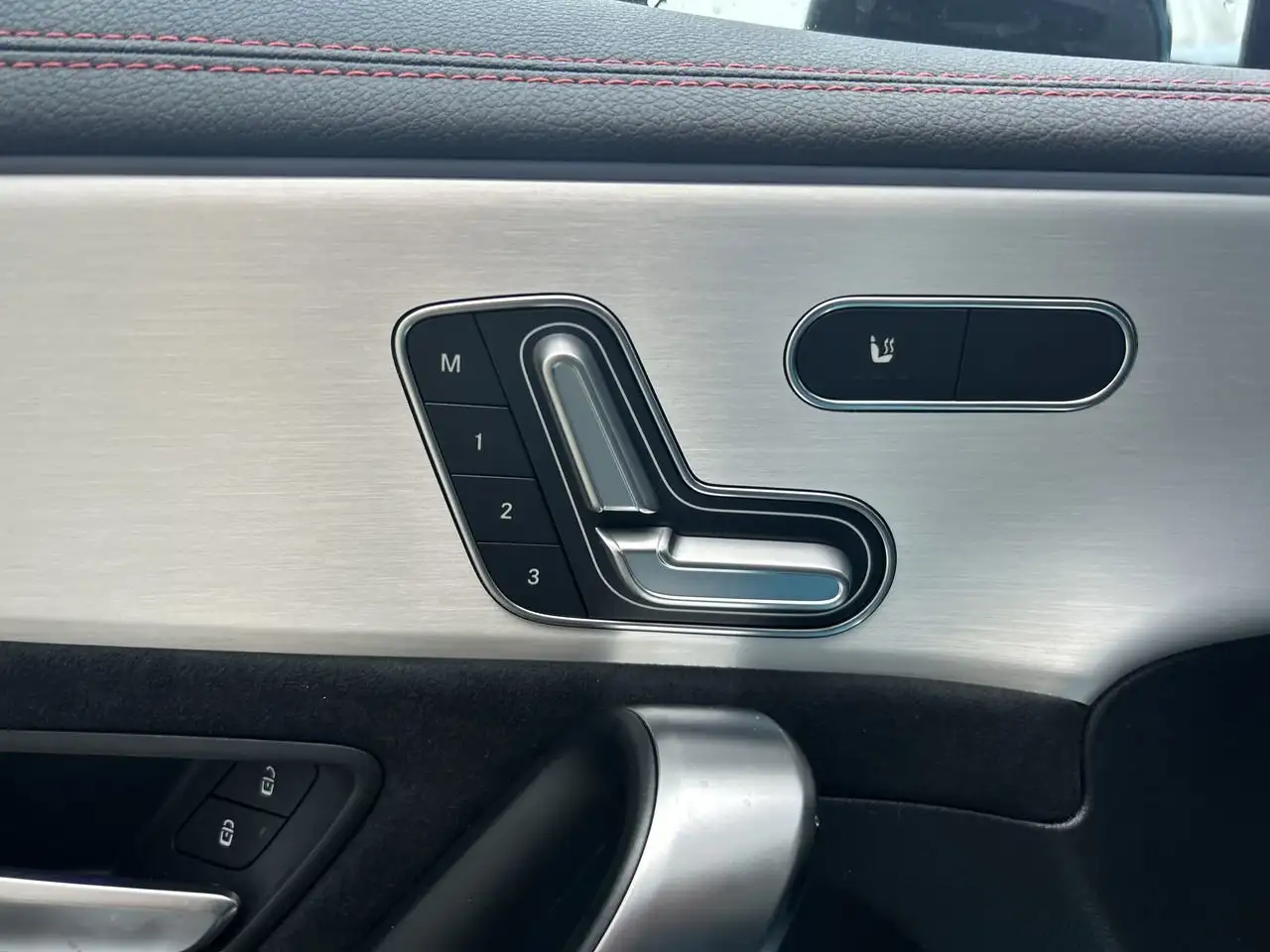 Mercedes-Benz CLA снимка Mercedes-Benz CLA