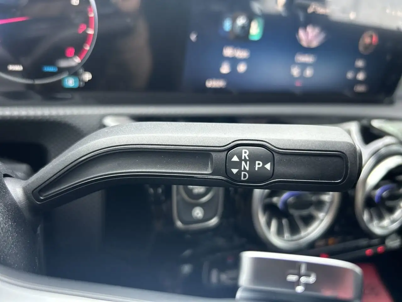 Mercedes-Benz CLA снимка Mercedes-Benz CLA