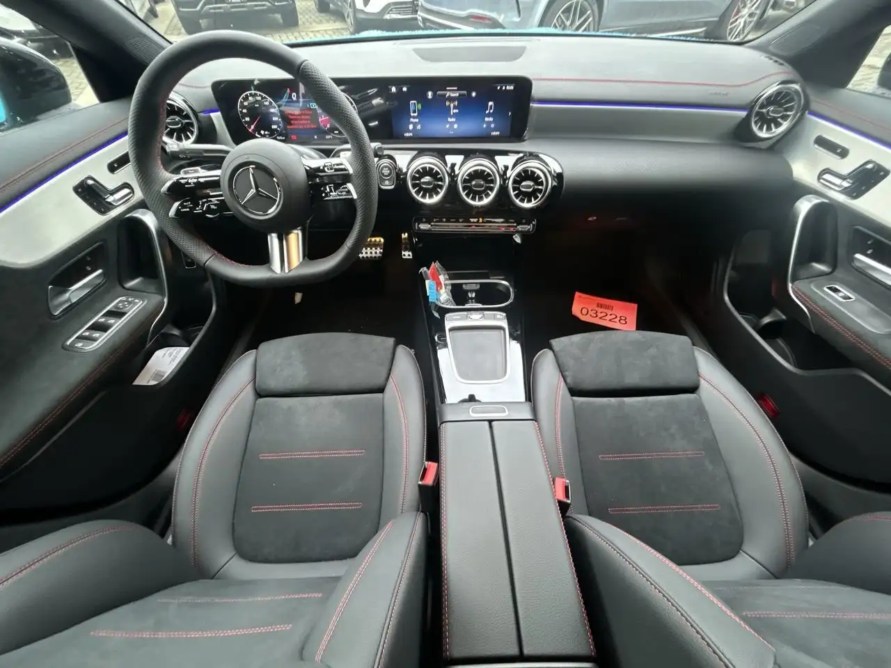 Mercedes-Benz CLA снимка Mercedes-Benz CLA