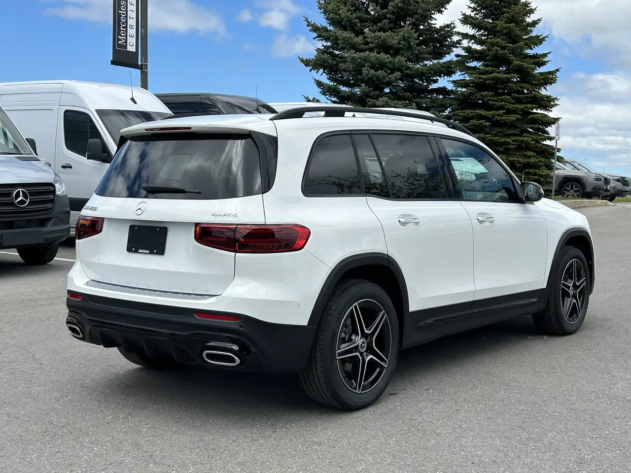 Mercedes-Benz GLB снимка Mercedes-Benz GLB