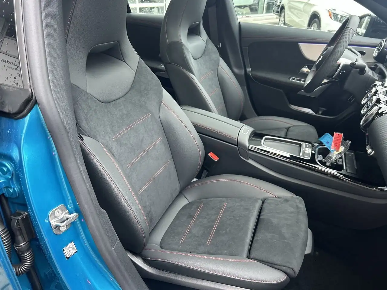 Mercedes-Benz CLA снимка Mercedes-Benz CLA