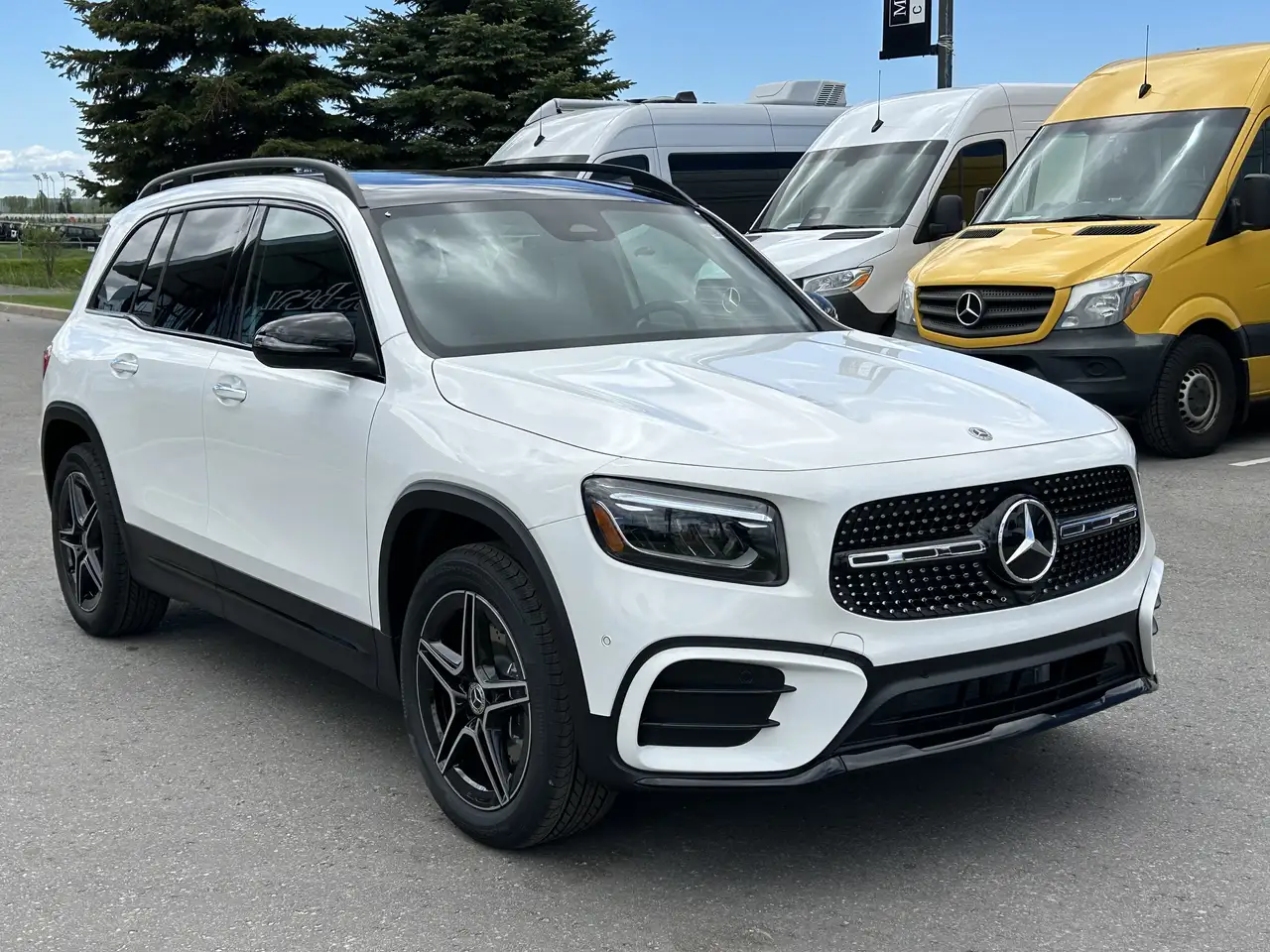 Mercedes-Benz GLB снимка Mercedes-Benz GLB