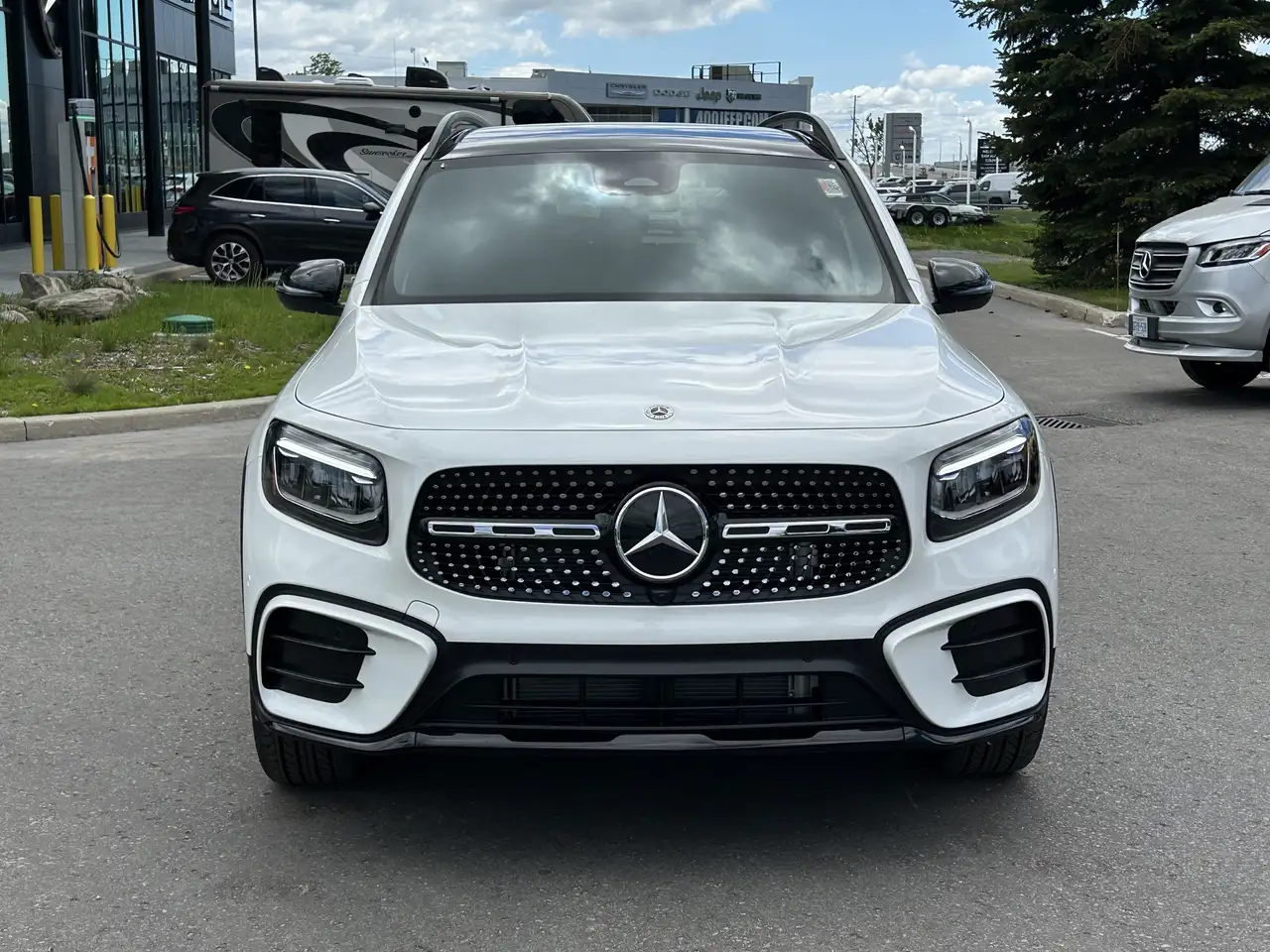 Mercedes-Benz GLB снимка Mercedes-Benz GLB