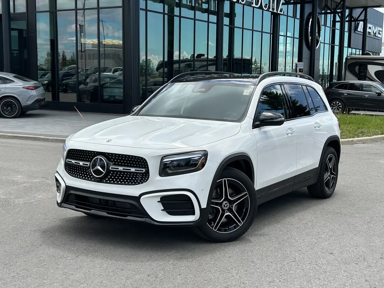 Mercedes-Benz GLB снимка Mercedes-Benz GLB