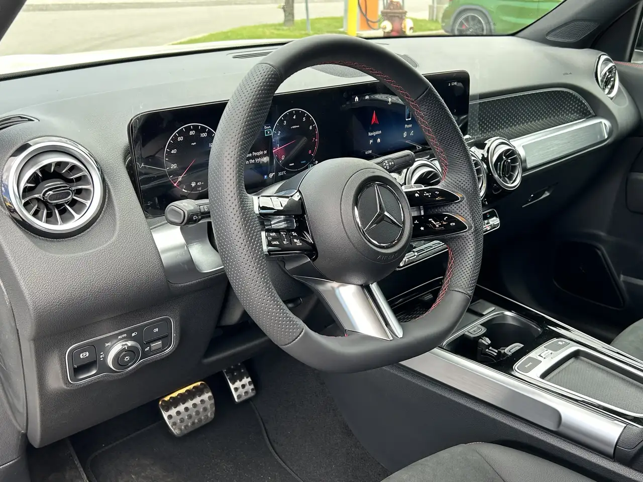 Mercedes-Benz GLB снимка Mercedes-Benz GLB