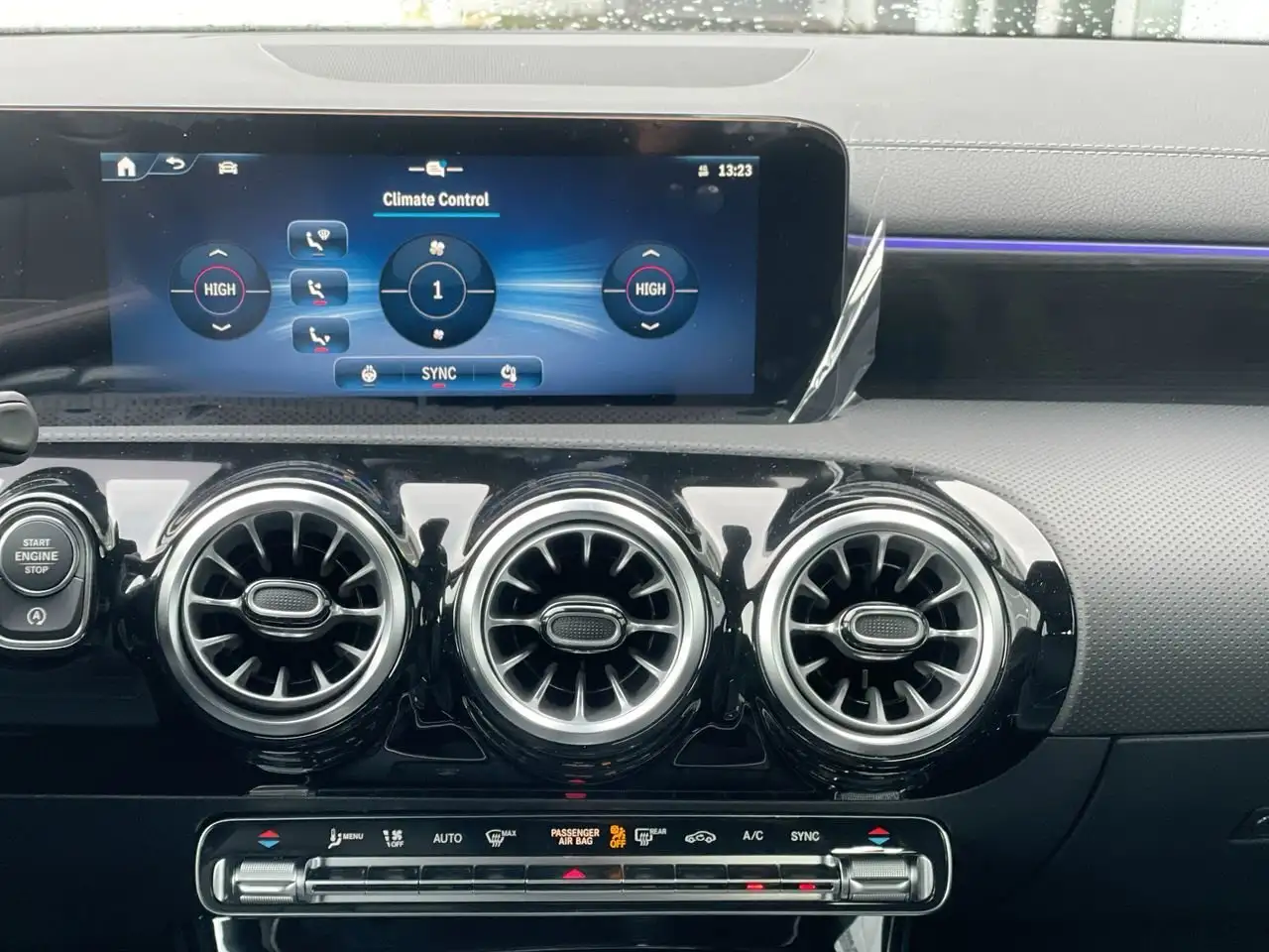 Mercedes-Benz CLA снимка Mercedes-Benz CLA