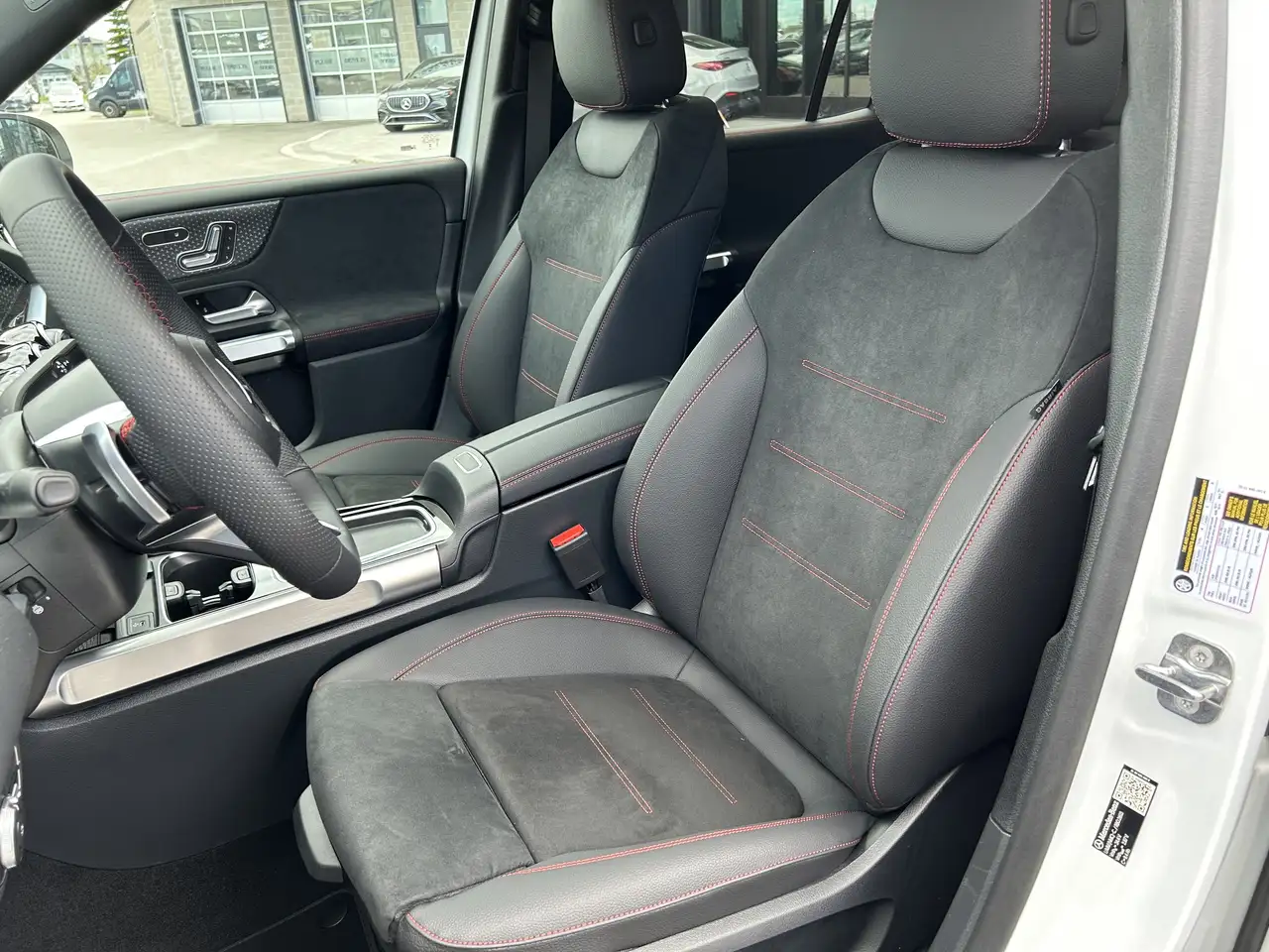 Mercedes-Benz GLB снимка Mercedes-Benz GLB