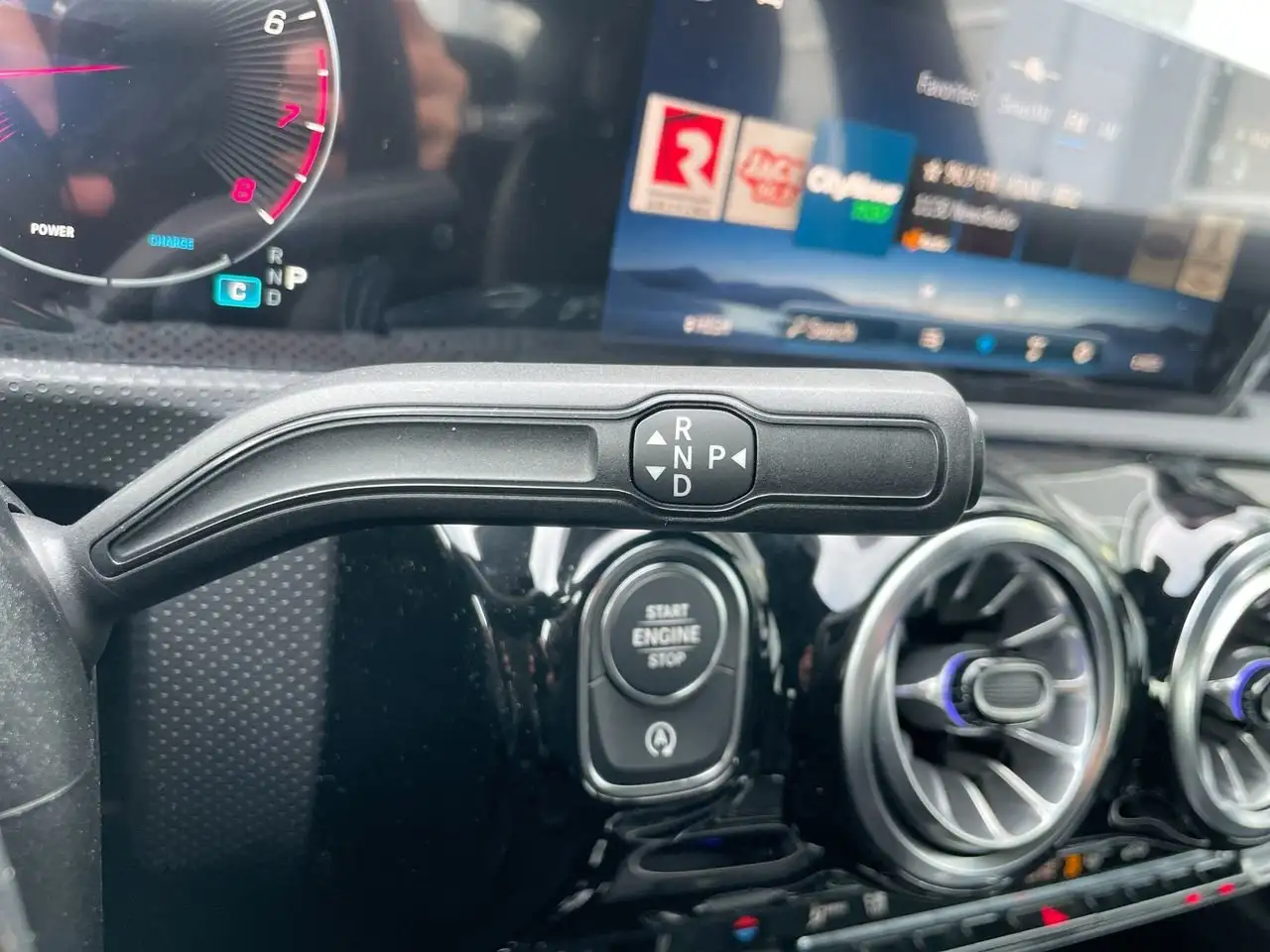 Mercedes-Benz CLA снимка Mercedes-Benz CLA