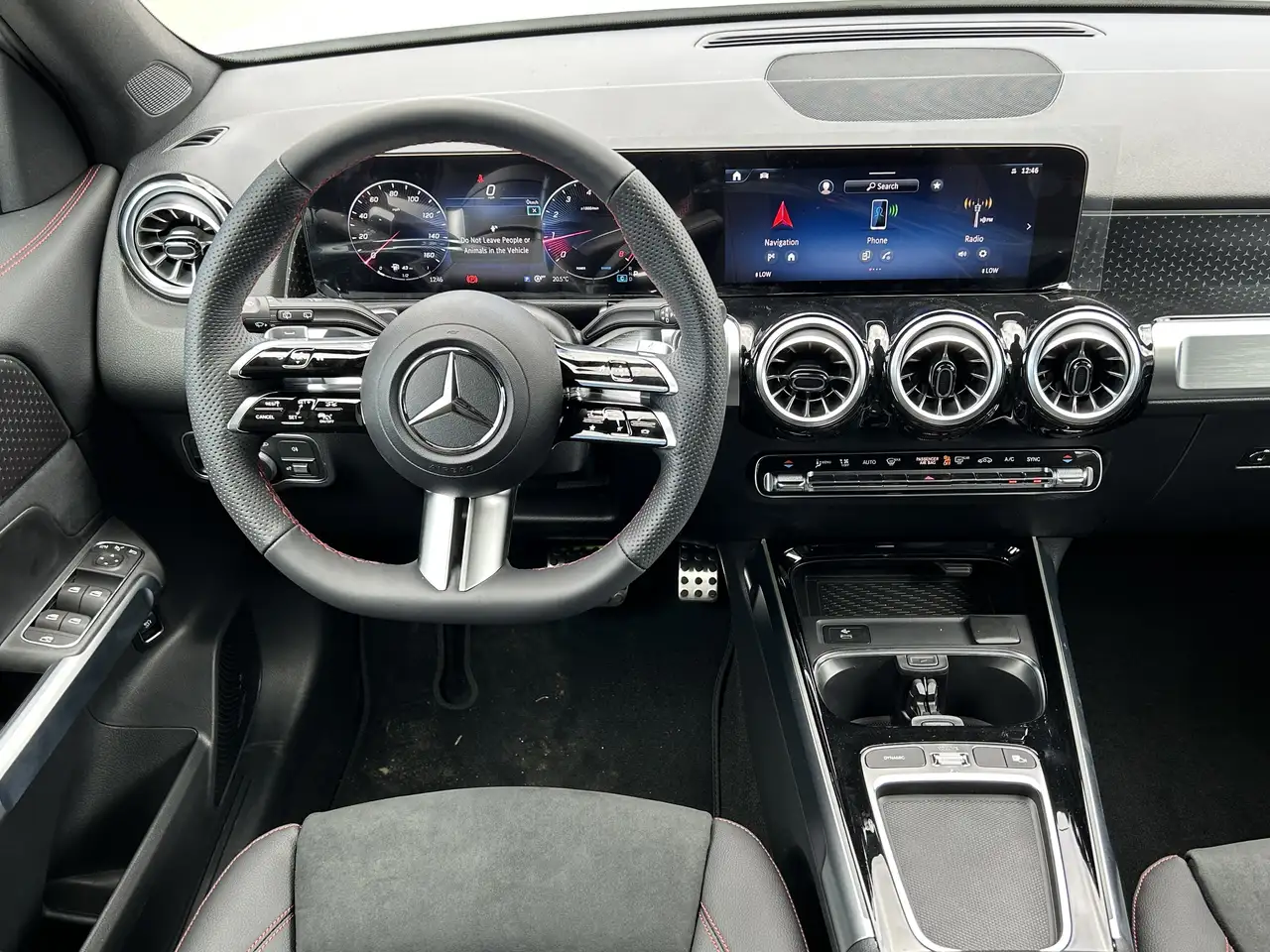 Mercedes-Benz GLB снимка Mercedes-Benz GLB