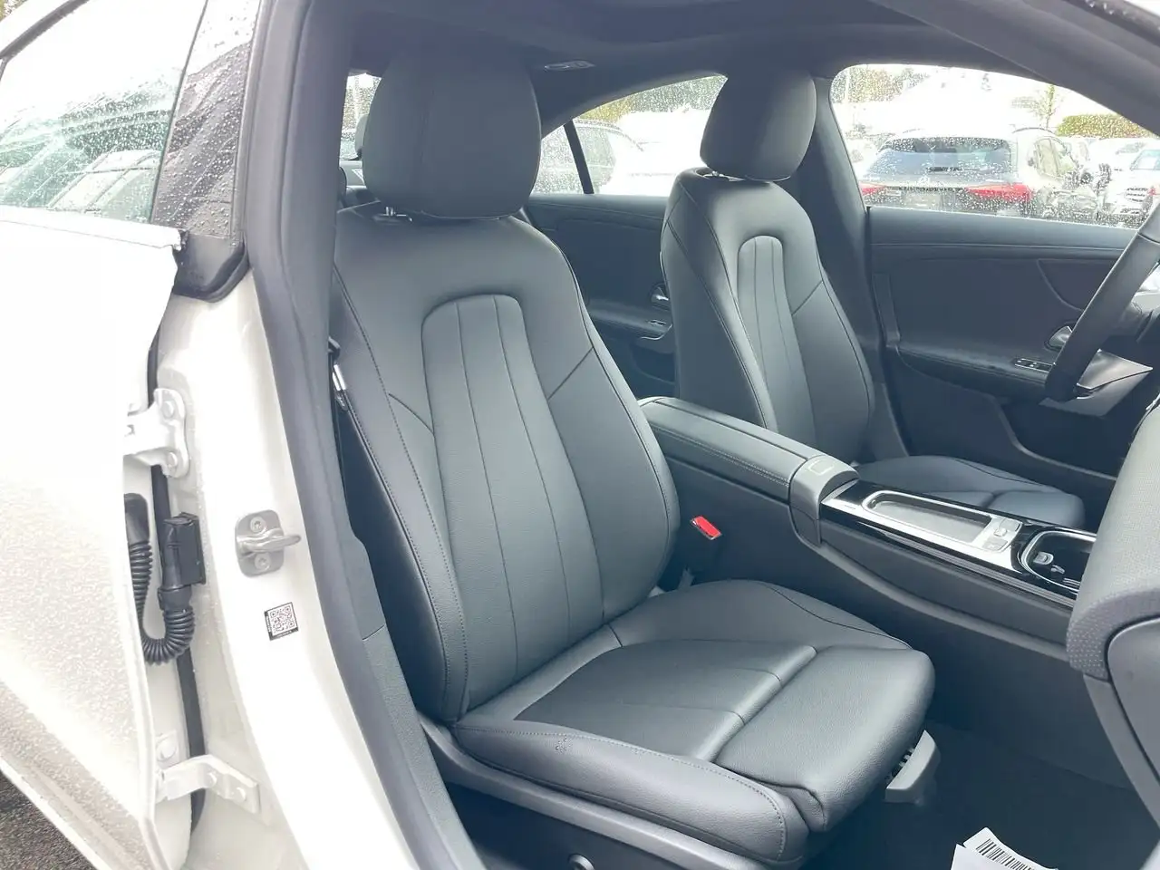 Mercedes-Benz CLA снимка Mercedes-Benz CLA