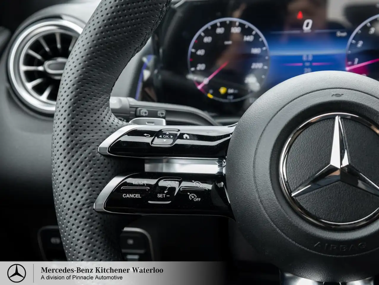 Mercedes-Benz GLB снимка Mercedes-Benz GLB