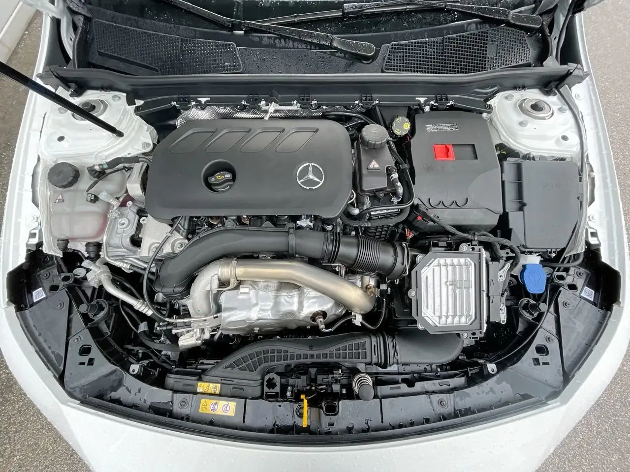 Mercedes-Benz CLA снимка Mercedes-Benz CLA