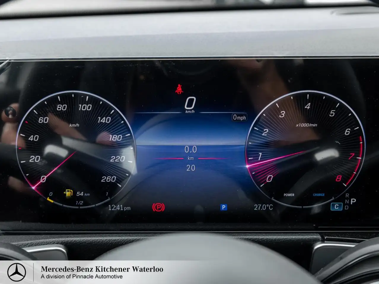 Mercedes-Benz GLB снимка Mercedes-Benz GLB