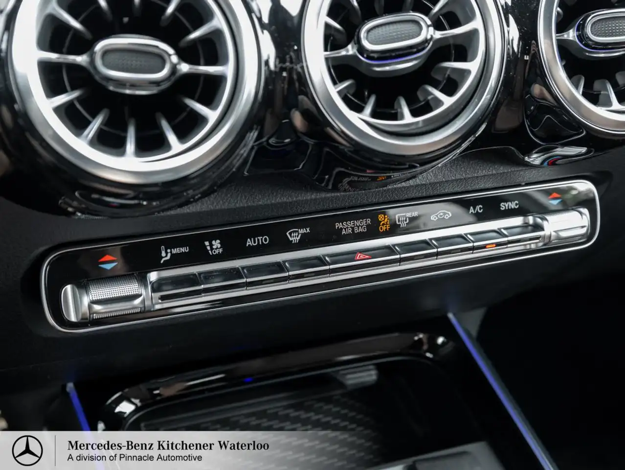 Mercedes-Benz GLB снимка Mercedes-Benz GLB