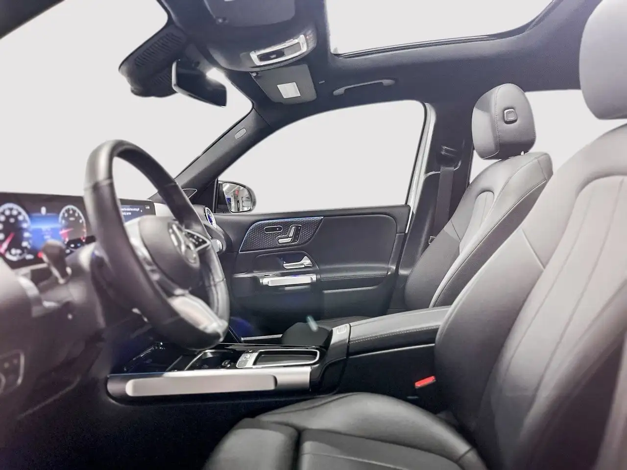 Mercedes-Benz GLB снимка Mercedes-Benz GLB