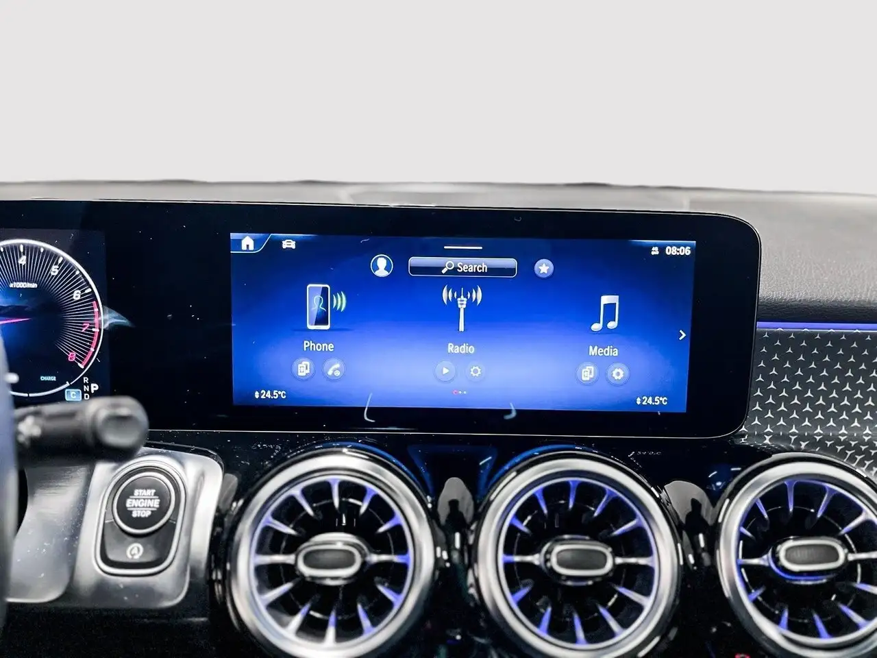 Mercedes-Benz GLB снимка Mercedes-Benz GLB