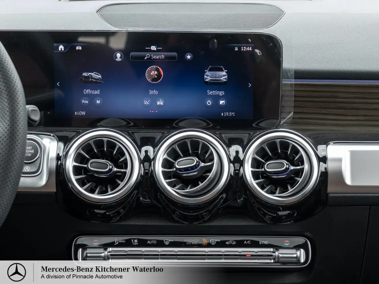 Mercedes-Benz GLB снимка Mercedes-Benz GLB