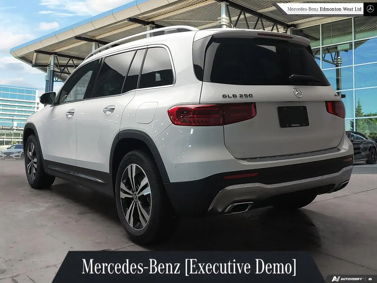 Mercedes-Benz GLB снимка Mercedes-Benz GLB