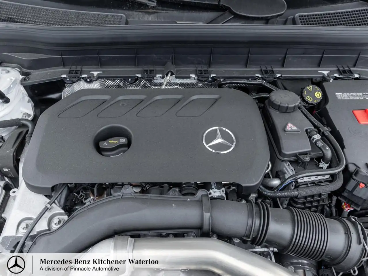 Mercedes-Benz GLB снимка Mercedes-Benz GLB