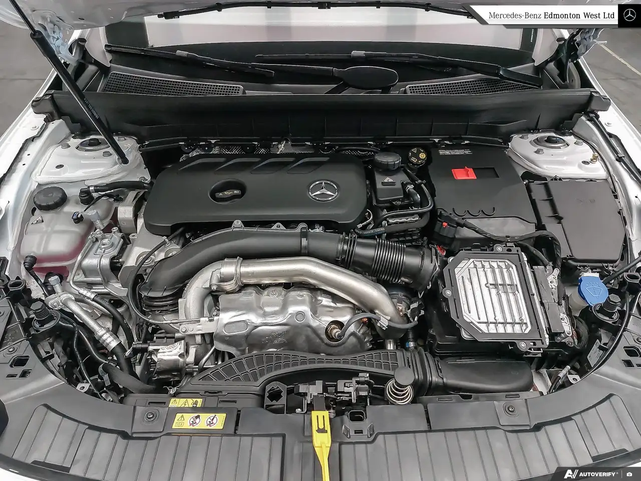 Mercedes-Benz GLB снимка Mercedes-Benz GLB