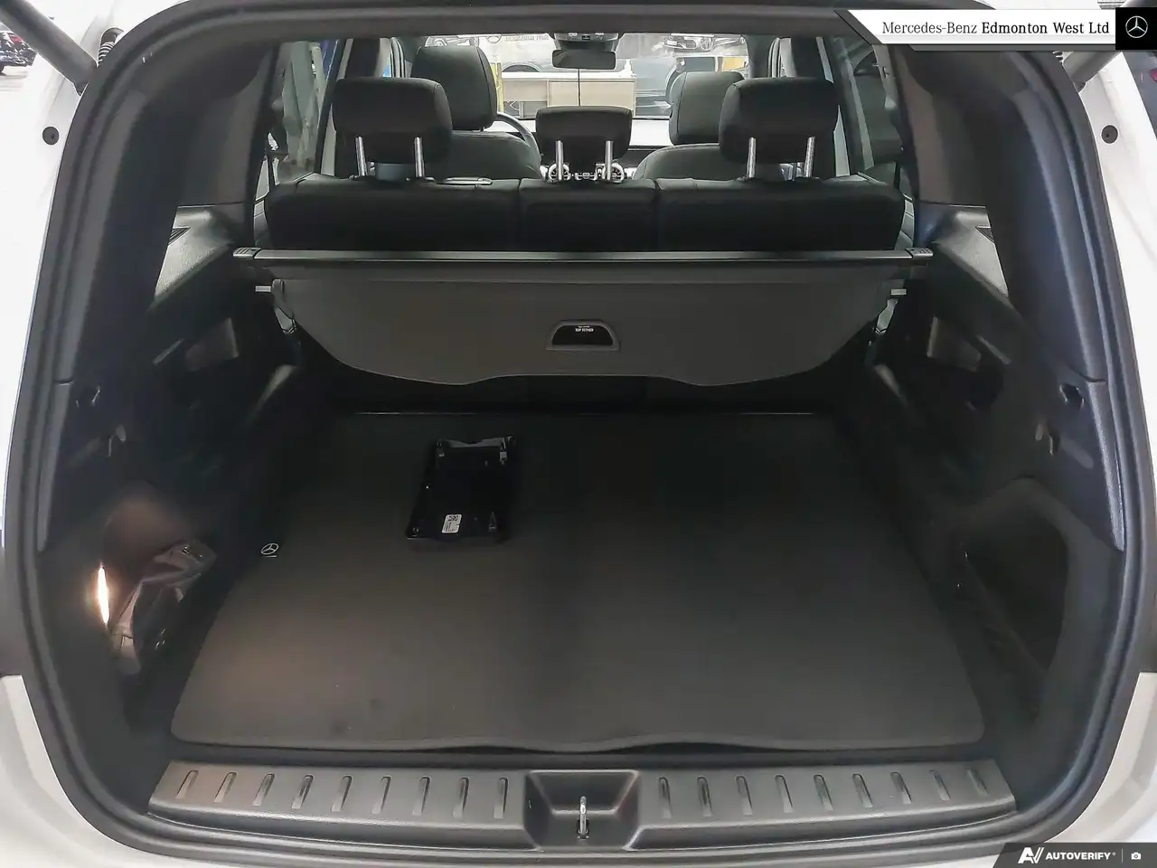 Mercedes-Benz GLB снимка Mercedes-Benz GLB