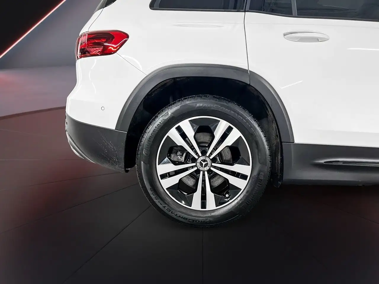 Mercedes-Benz GLB снимка Mercedes-Benz GLB