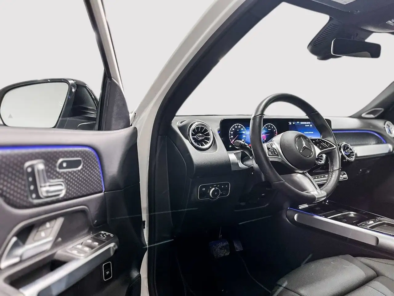 Mercedes-Benz GLB снимка Mercedes-Benz GLB