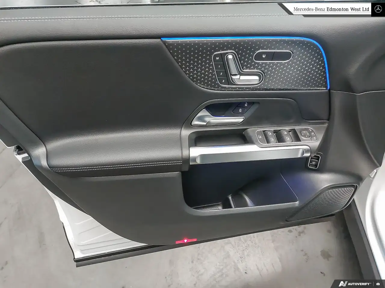 Mercedes-Benz GLB снимка Mercedes-Benz GLB