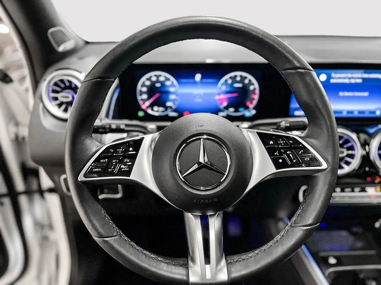Mercedes-Benz GLB снимка Mercedes-Benz GLB