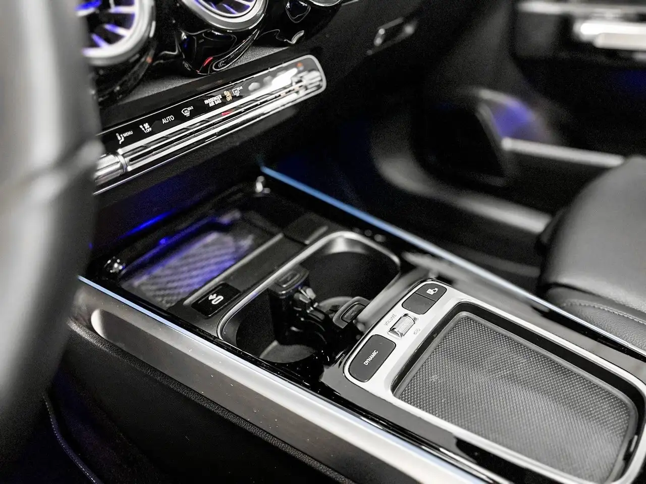 Mercedes-Benz GLB снимка Mercedes-Benz GLB