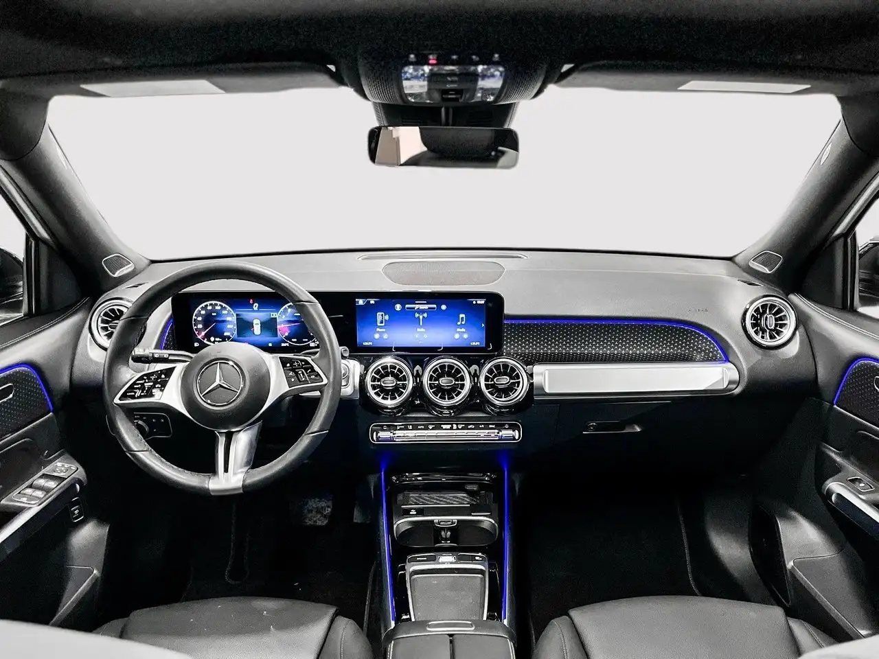 Mercedes-Benz GLB снимка Mercedes-Benz GLB