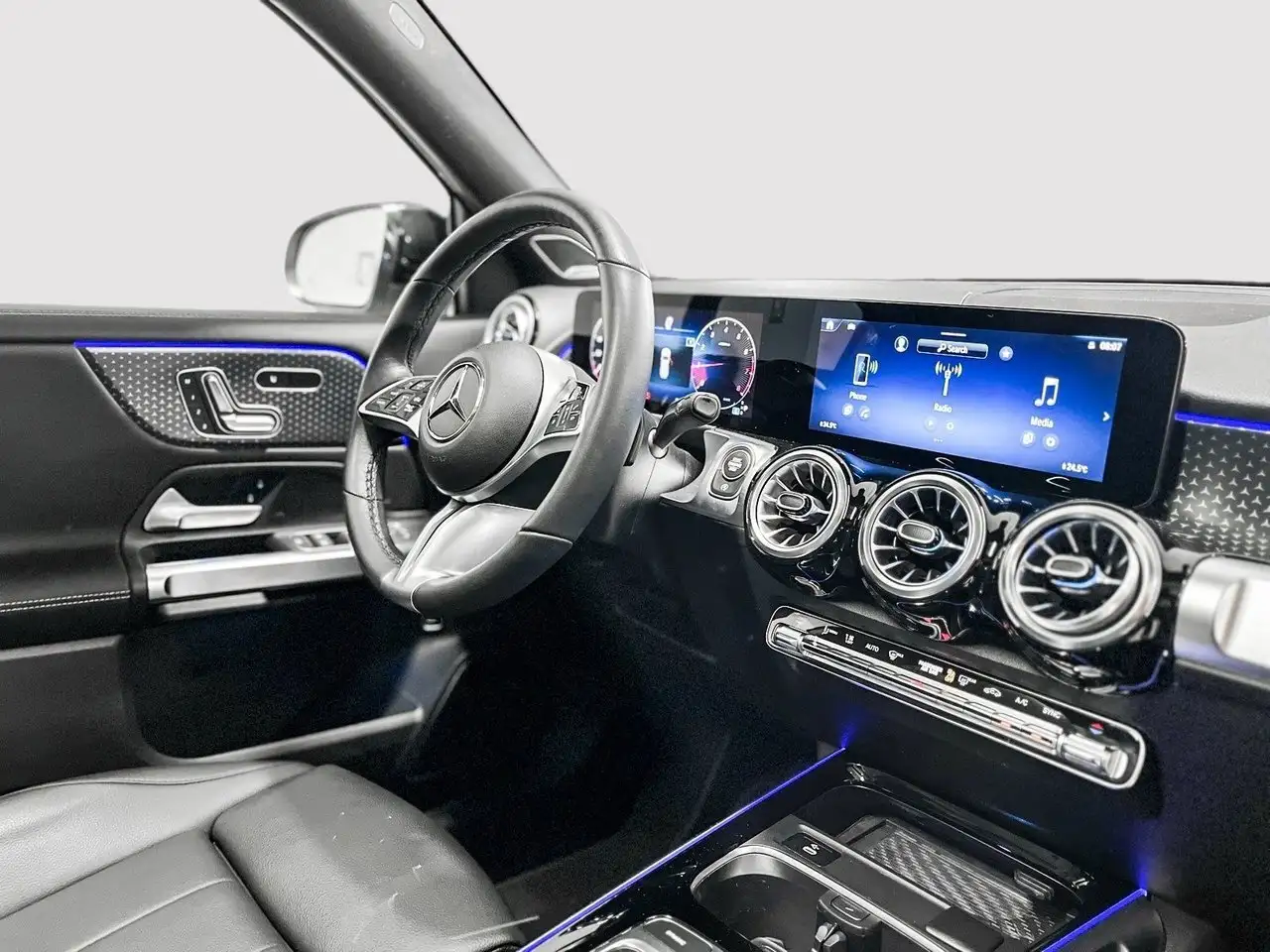 Mercedes-Benz GLB снимка Mercedes-Benz GLB