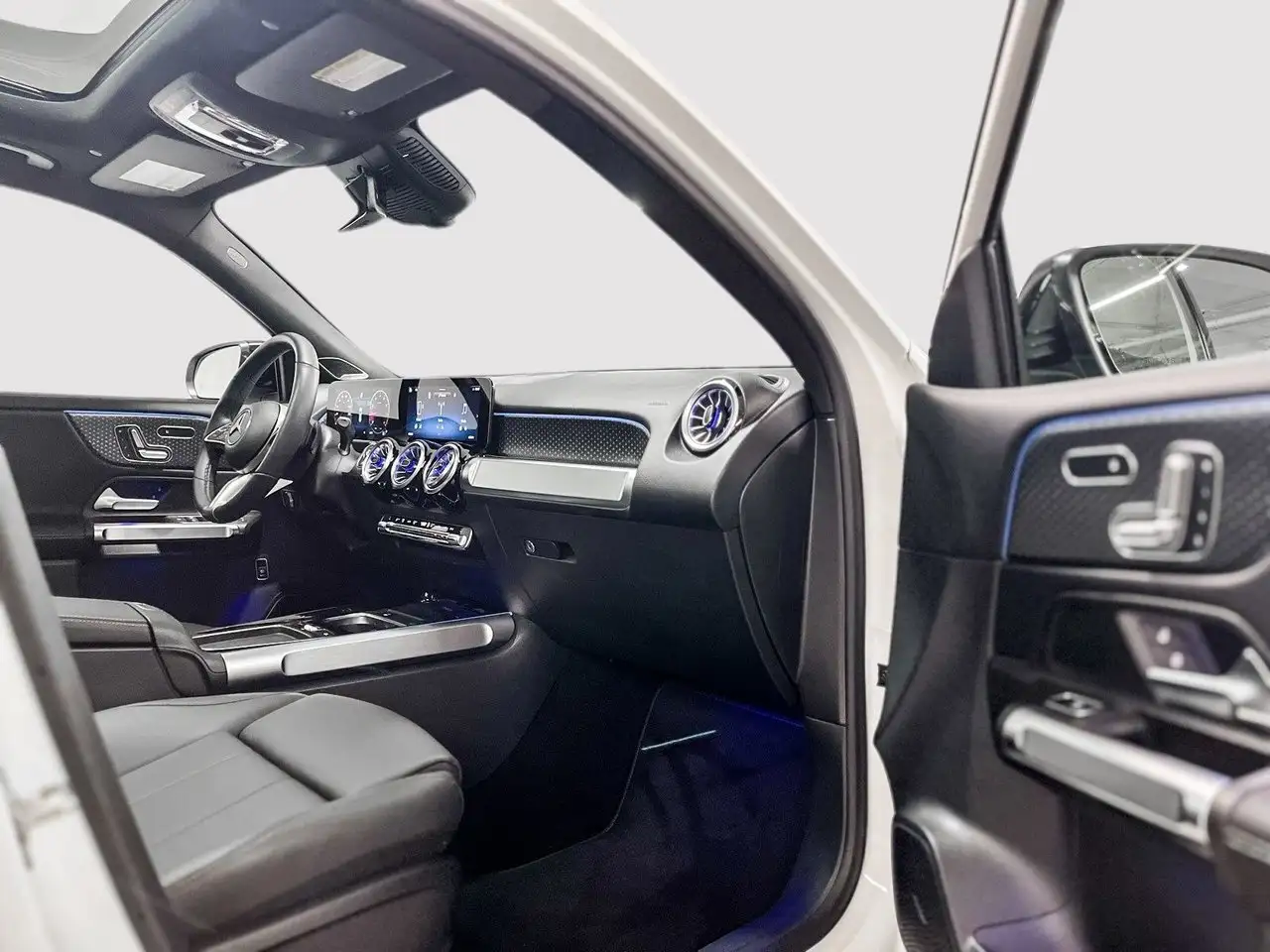 Mercedes-Benz GLB снимка Mercedes-Benz GLB