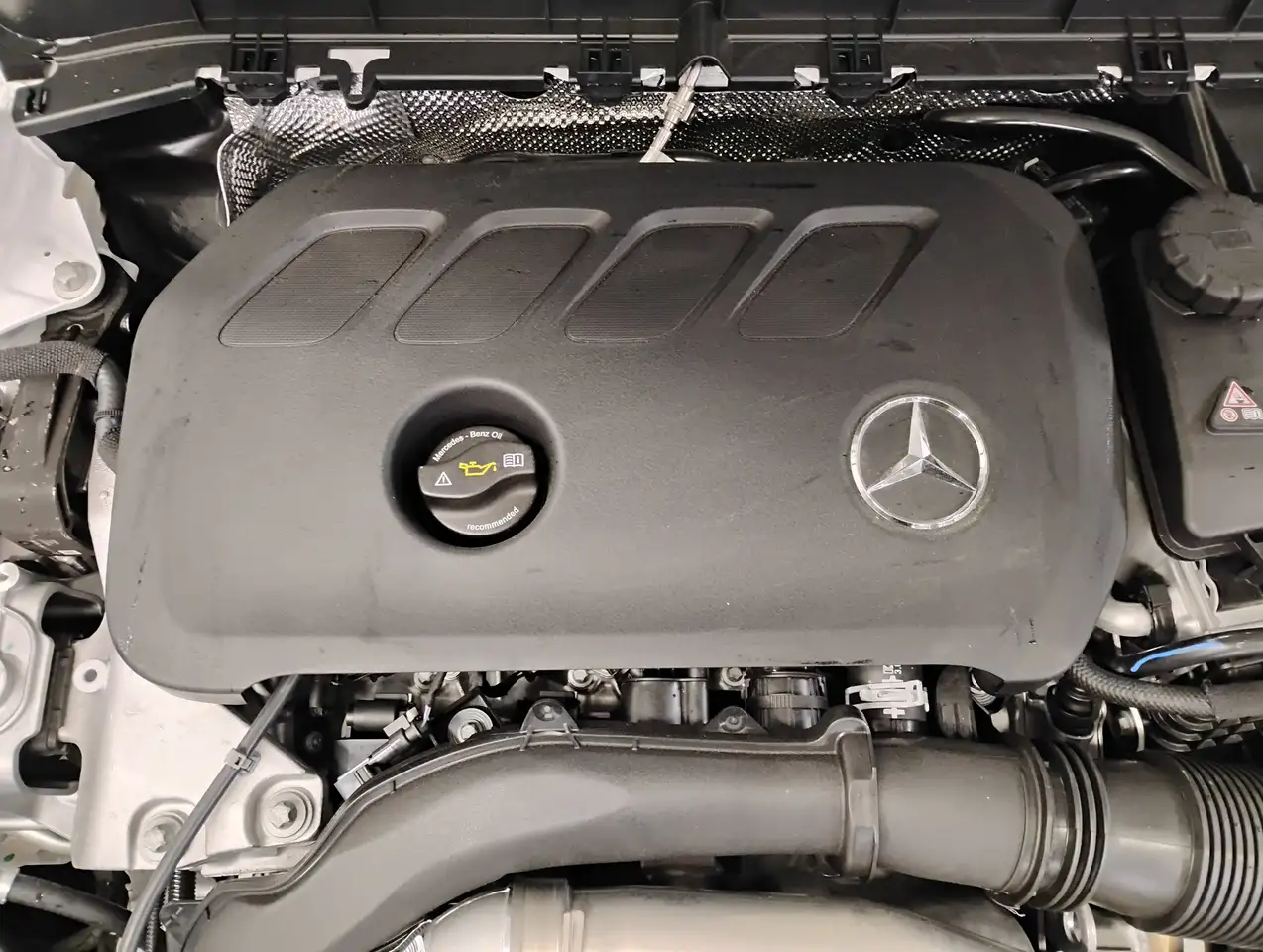 Mercedes-Benz GLB снимка Mercedes-Benz GLB