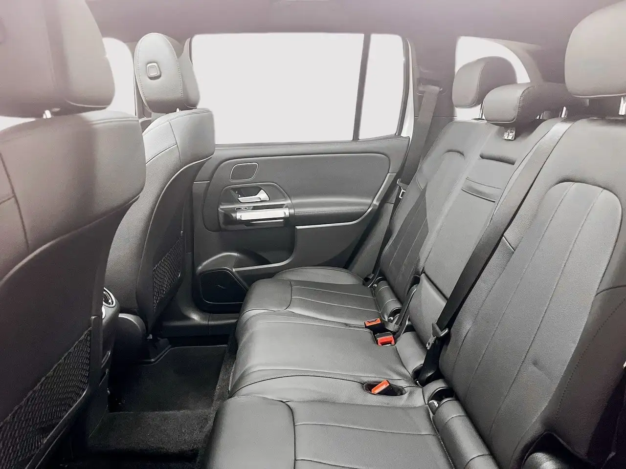 Mercedes-Benz GLB снимка Mercedes-Benz GLB