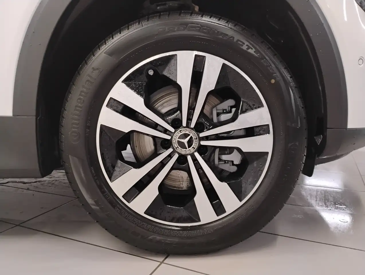 Mercedes-Benz GLB снимка Mercedes-Benz GLB