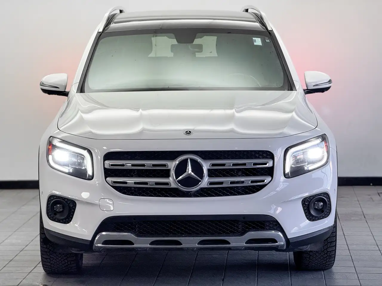 Mercedes-Benz GLB снимка Mercedes-Benz GLB